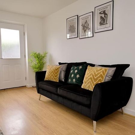 Highley'S Nest - Fully Furnished Gem, Free Private Parking, Sky Tv & Netflix Villa Coventry Exterior photo